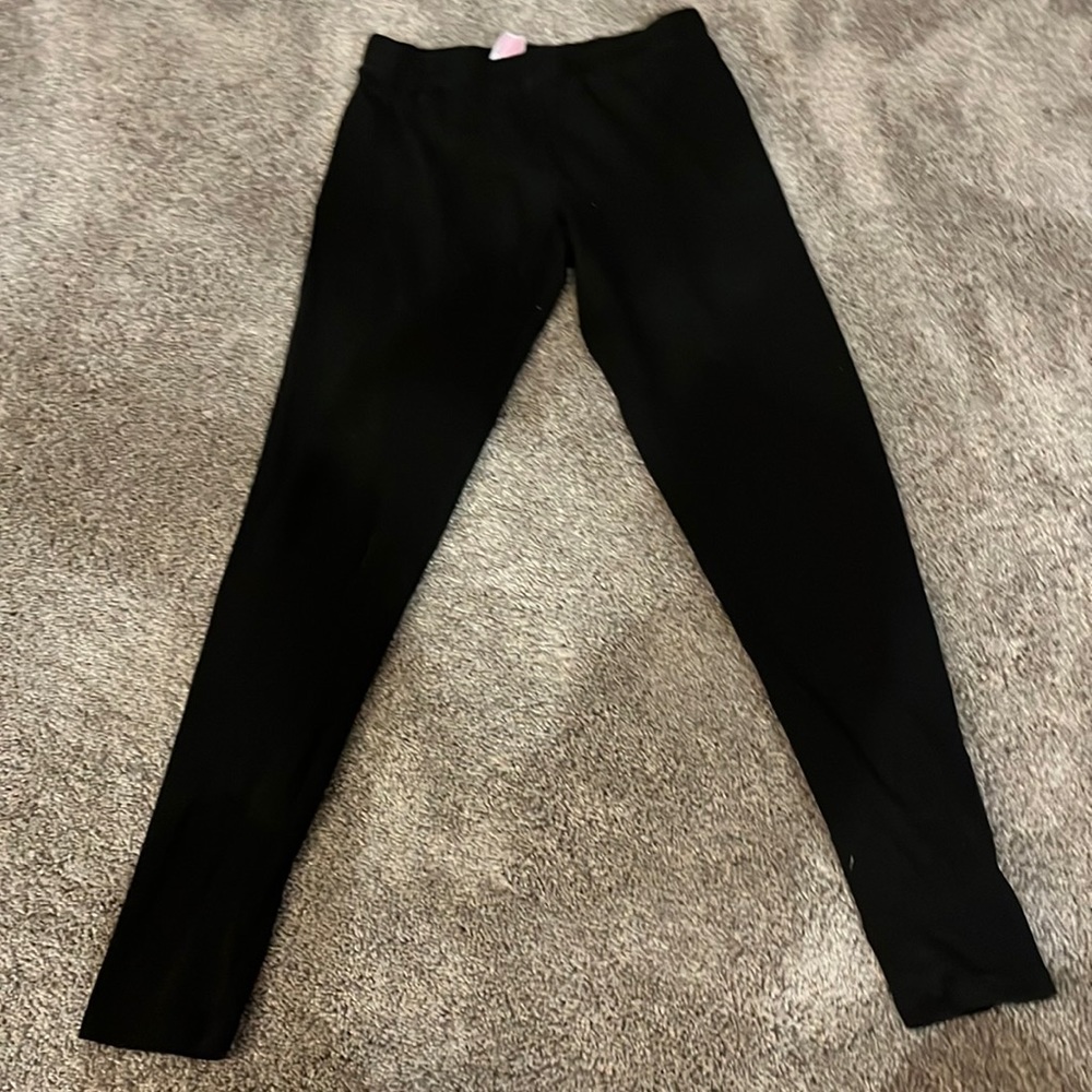 i’m selling black pants